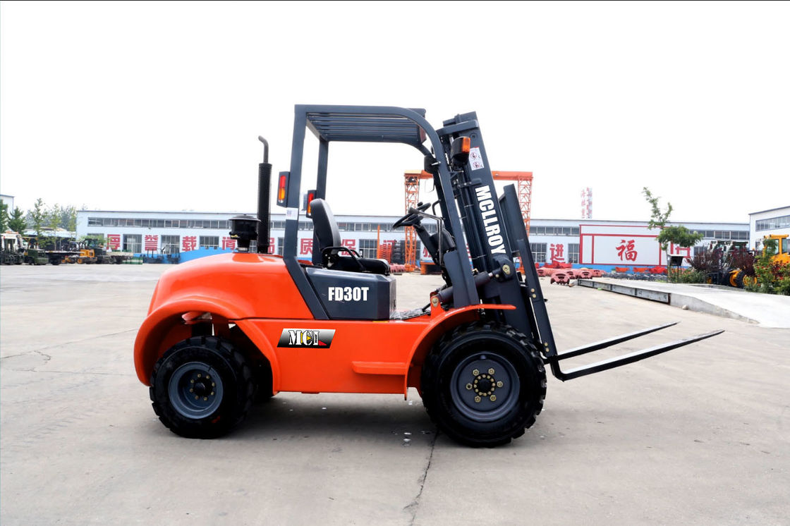Reliable All-Terrain Forklift Truck For Facilitates The Movement Of Goods From One Location To Another